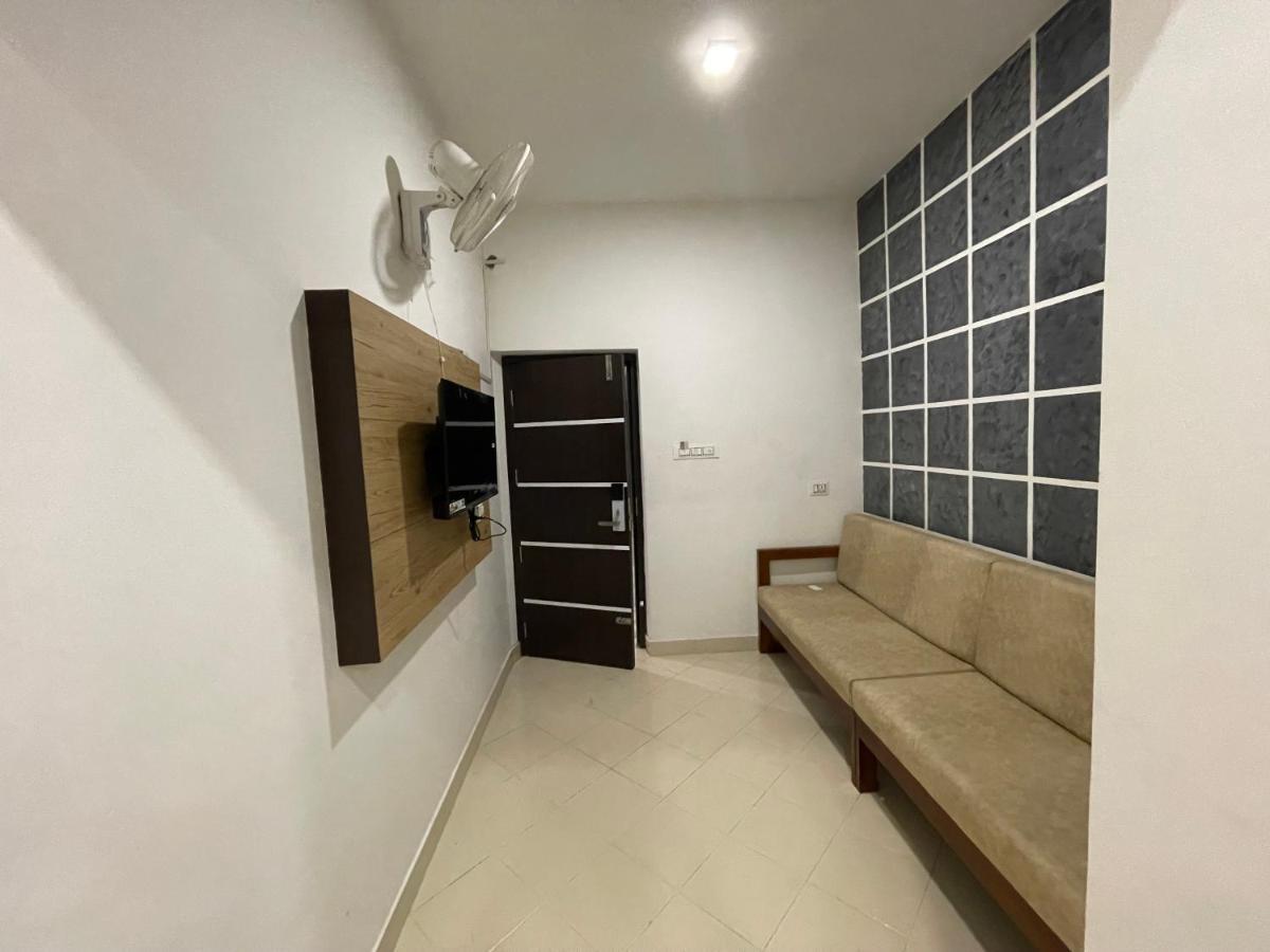 Pmr Grandays Hotel Malappuram Bagian luar foto